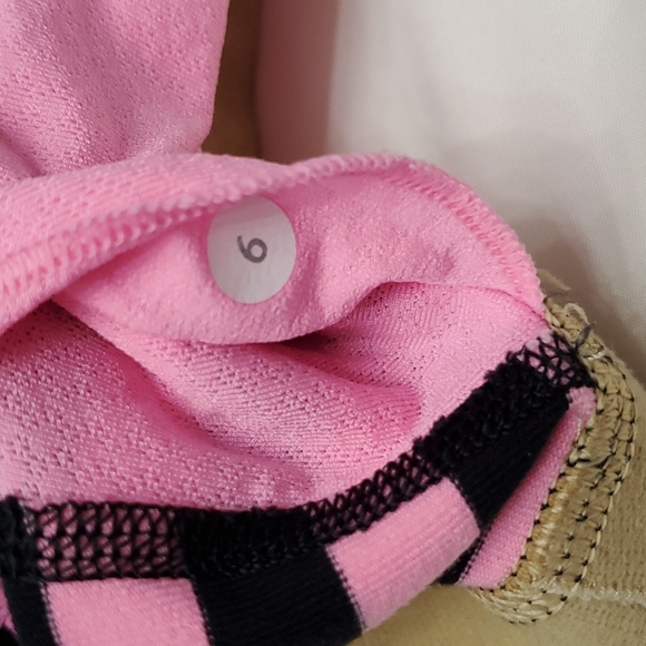 Lululemon no limits tank size 6 black and pink - Picture 7 of 8